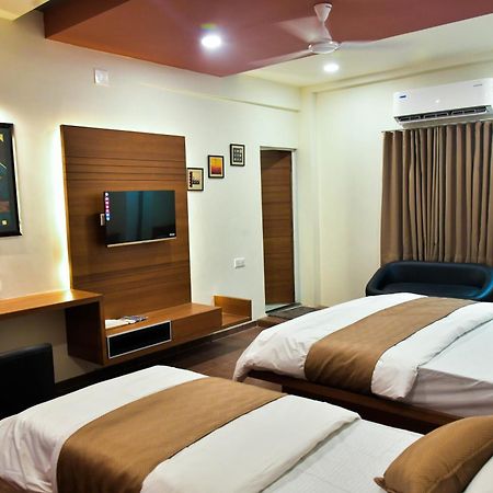 Hotel Ashooka Inn Gandhinagar Exterior photo