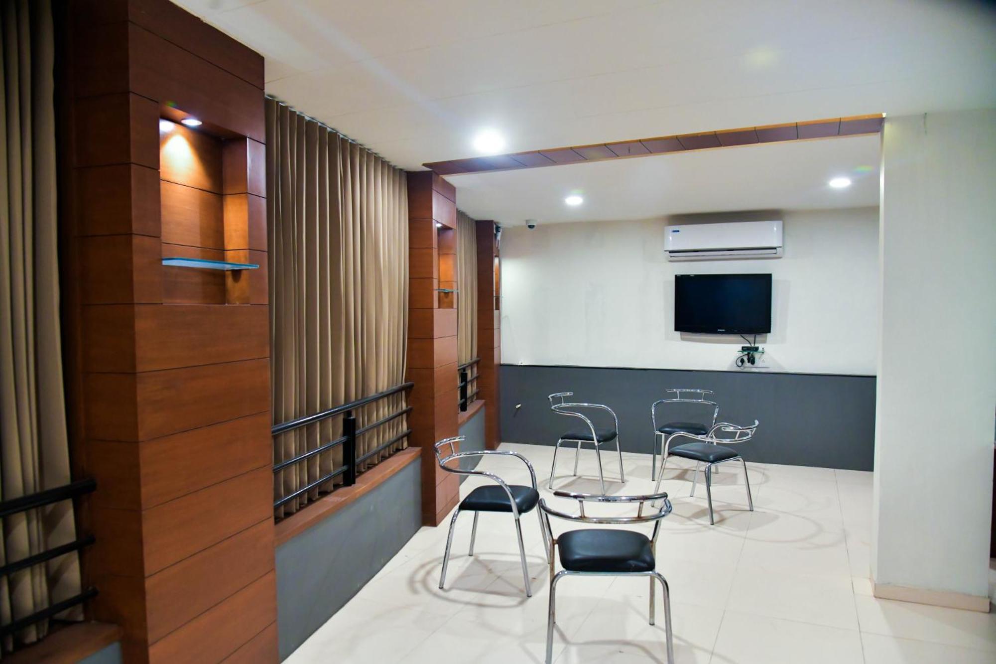 Hotel Ashooka Inn Gandhinagar Exterior photo