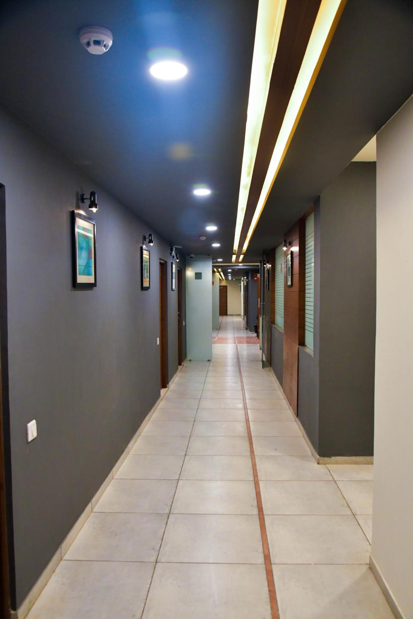 Hotel Ashooka Inn Gandhinagar Exterior photo
