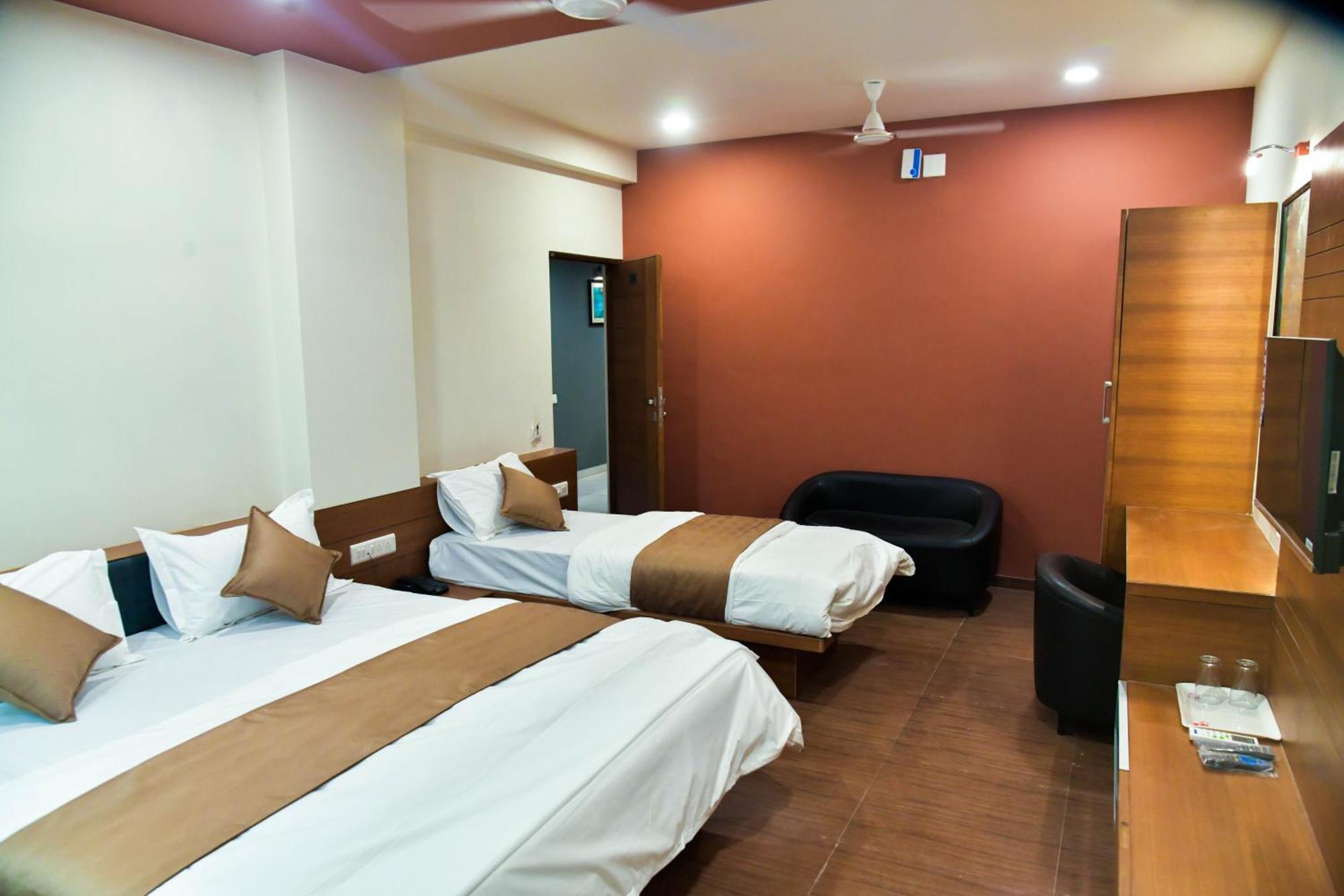Hotel Ashooka Inn Gandhinagar Exterior photo