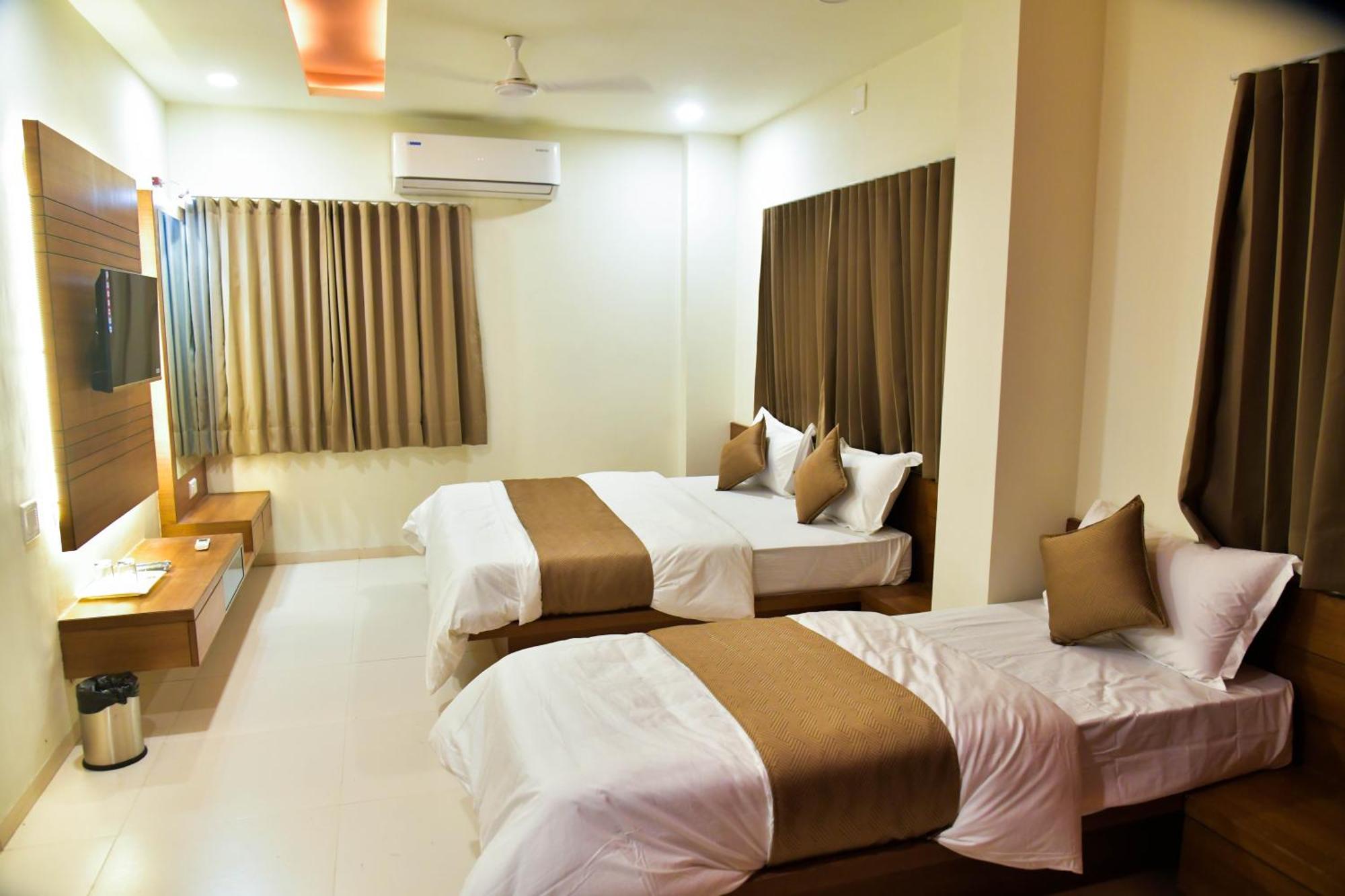 Hotel Ashooka Inn Gandhinagar Exterior photo