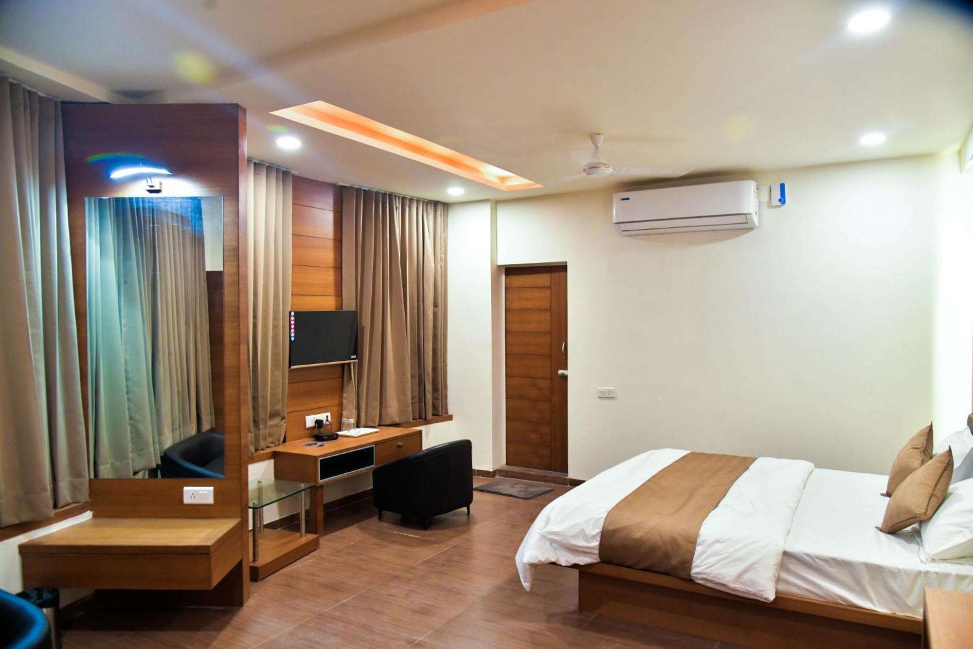 Hotel Ashooka Inn Gandhinagar Exterior photo