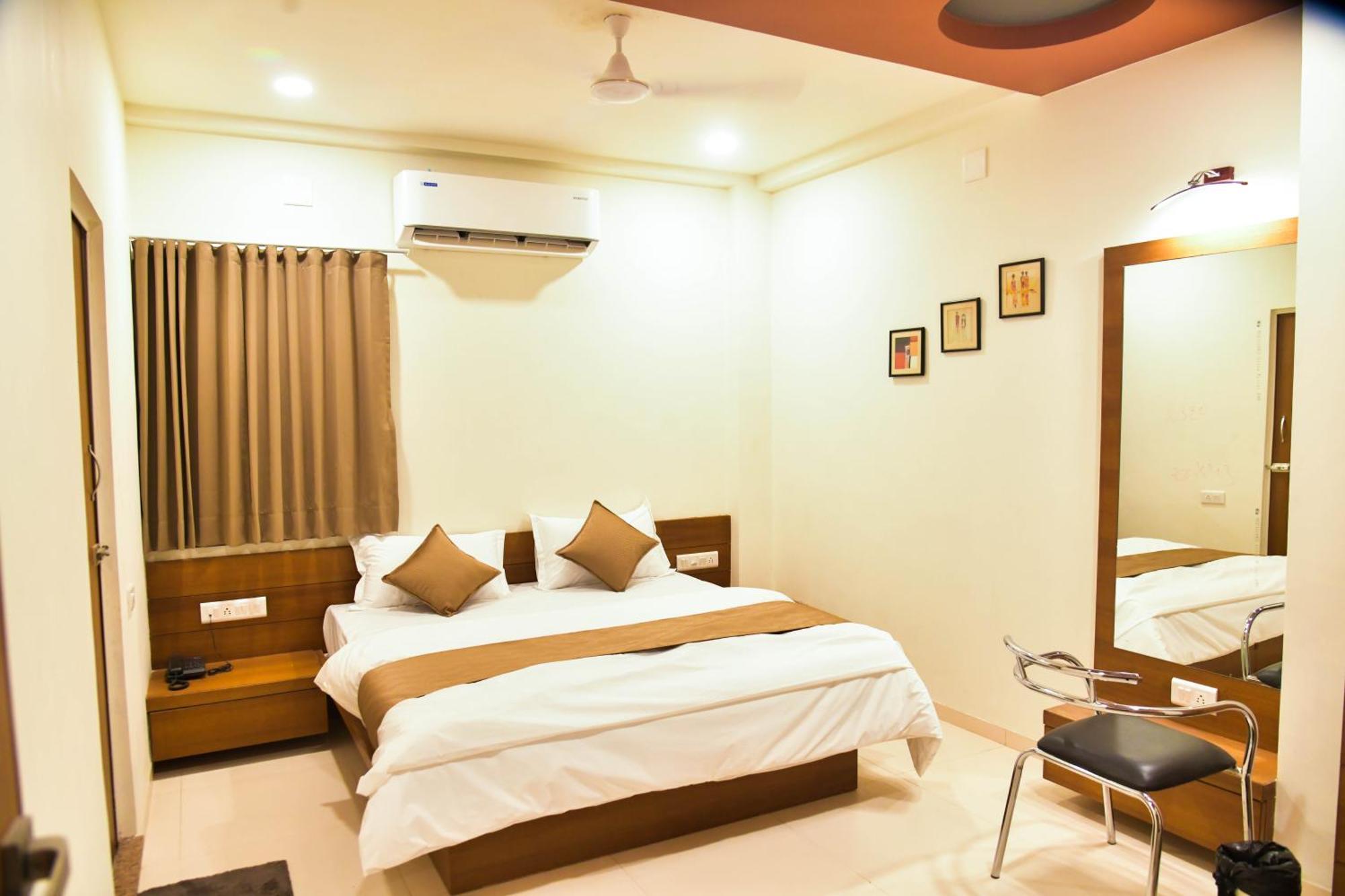 Hotel Ashooka Inn Gandhinagar Exterior photo