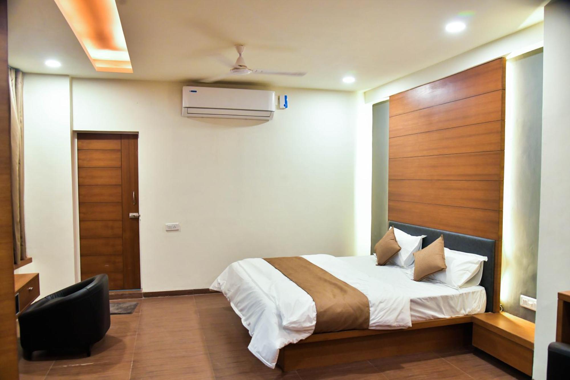 Hotel Ashooka Inn Gandhinagar Exterior photo