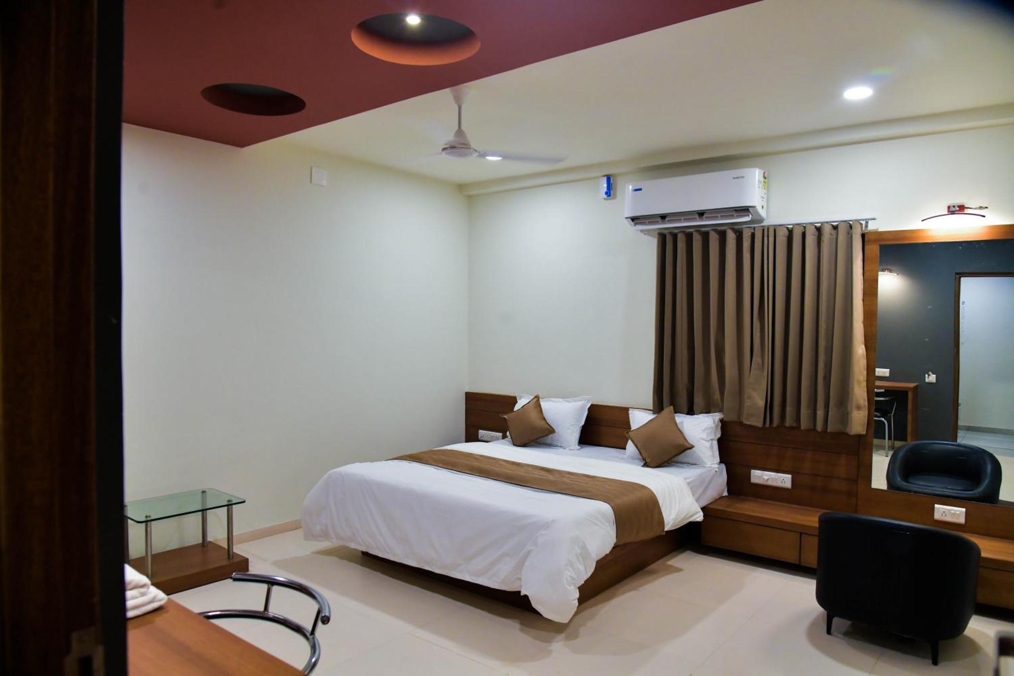 Hotel Ashooka Inn Gandhinagar Exterior photo